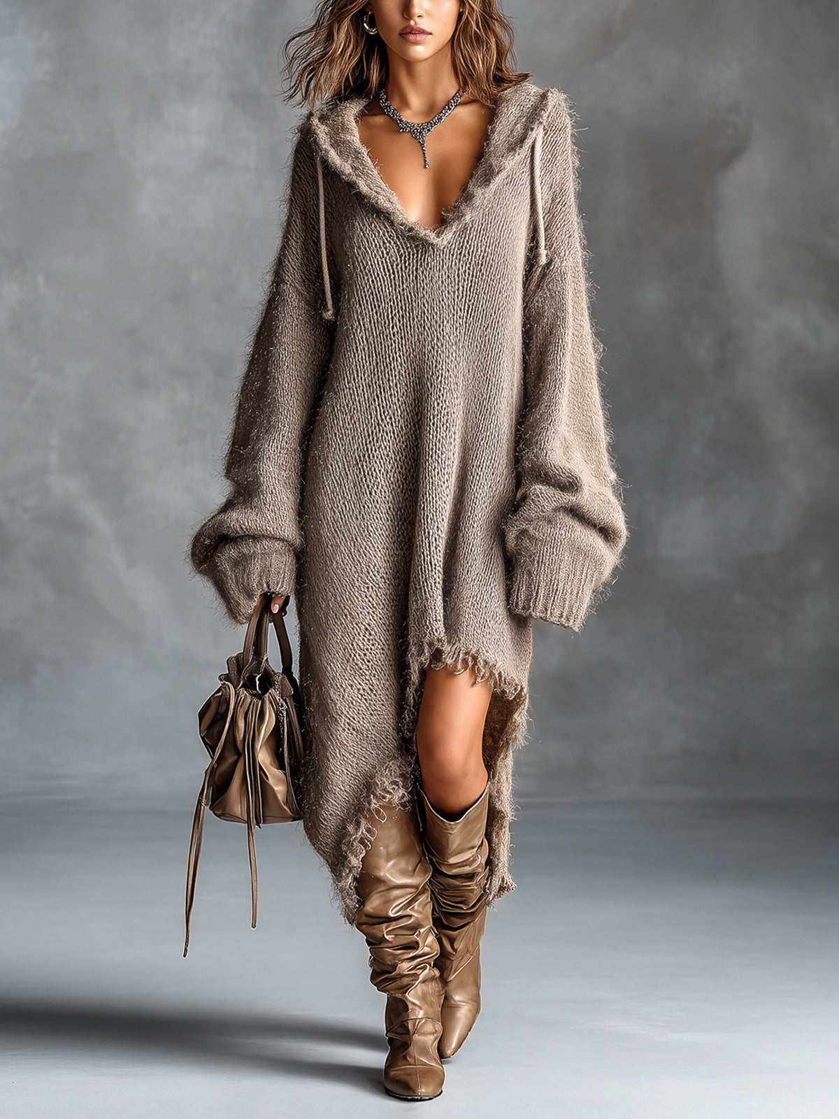 ALDARA | Vestido Midi de Punto Afelpado con Capucha