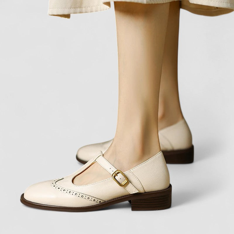 MARGOT | ZAPATOS CON CORREA EN T Y PERFORACIONES